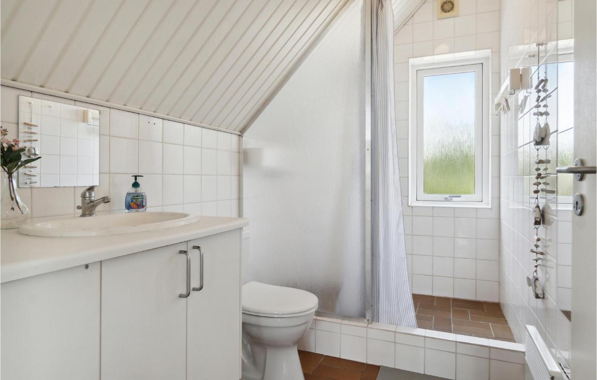 1 Bedroom Nice Apartment In Idestrup Bøtø By Екстериор снимка